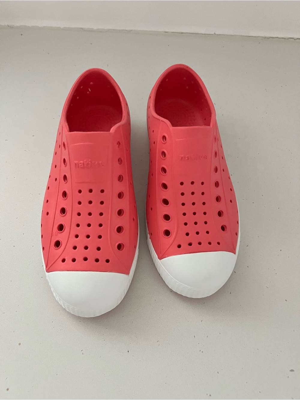 ✨ Native Jefferson Slip-On Sneakers – Pink & White ✨size 13